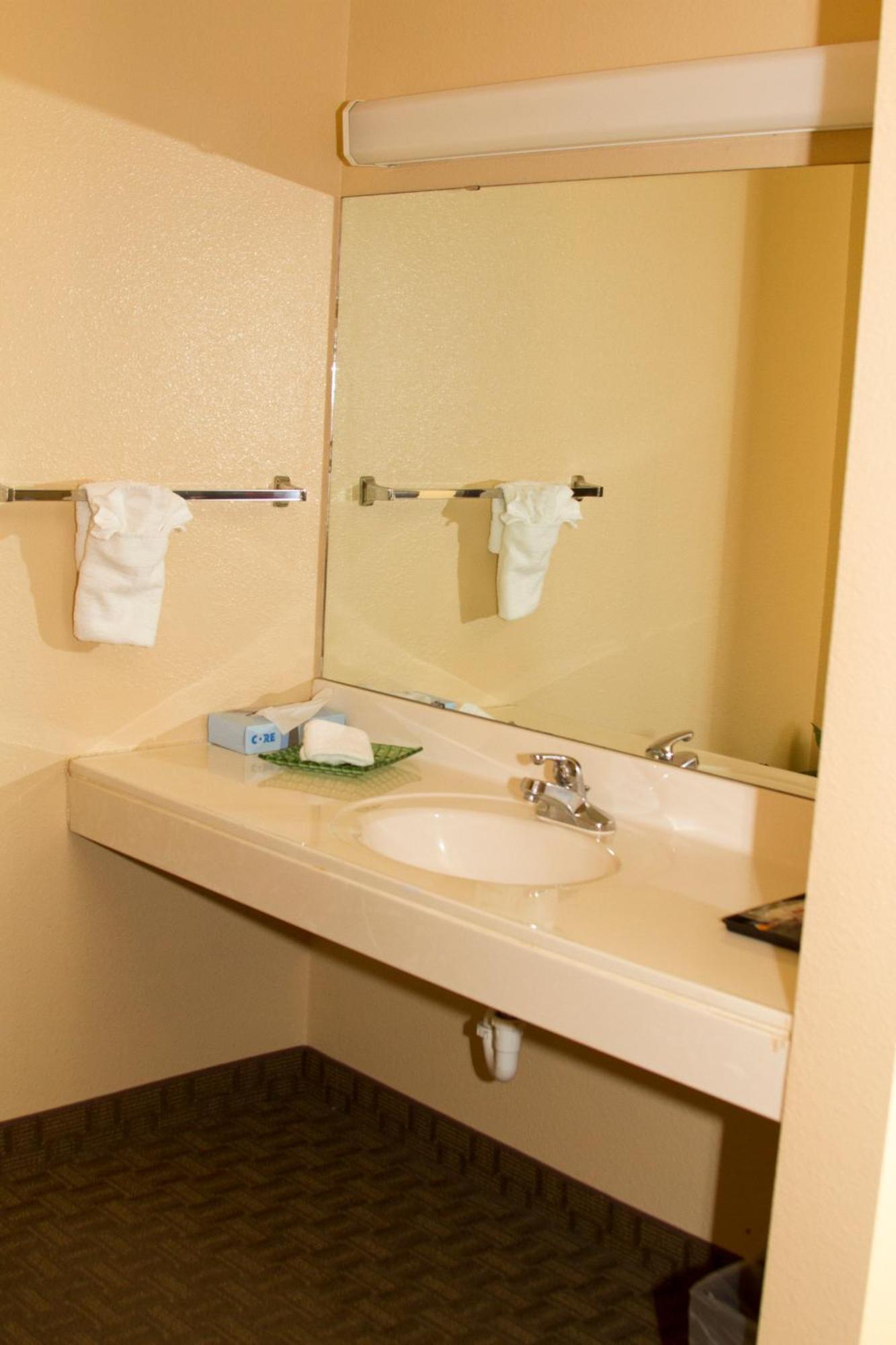 Cottonwood Inn & Suites Phillipsburg Rom bilde